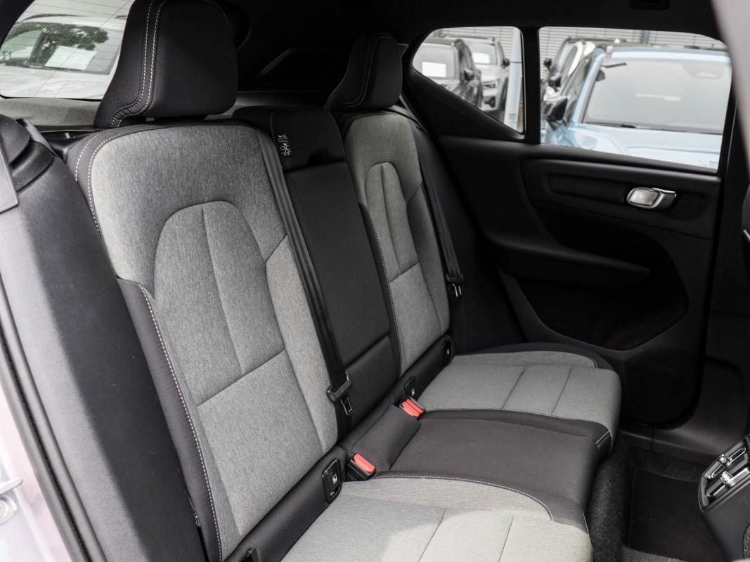 Volvo XC40 B4 - SUV/Off-road - Silber - Gebrauchtwagen - Bild 4