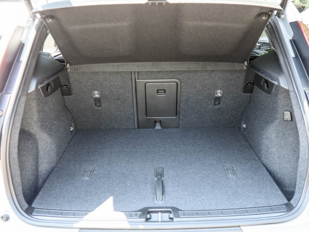 Volvo XC40 T2 - SUV/Off-road - Grau - Gebrauchtwagen - Bild 11