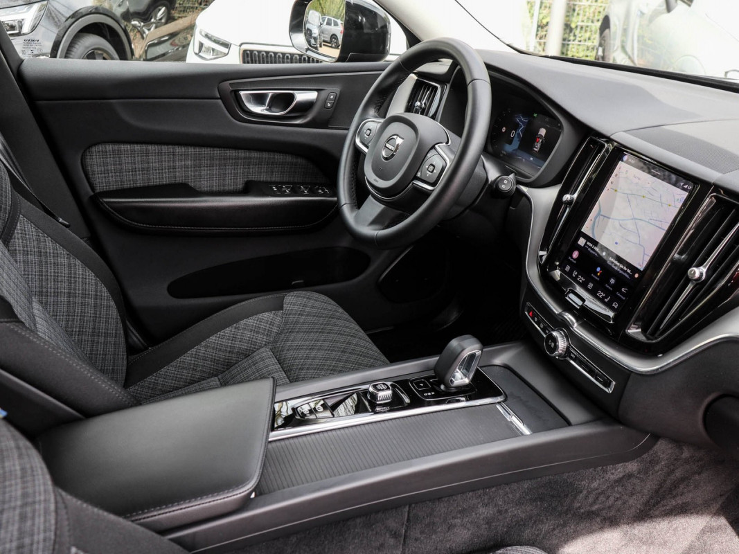 Volvo XC60 B4 - SUV/Off-road - Schwarz - Gebrauchtwagen - Bild 3
