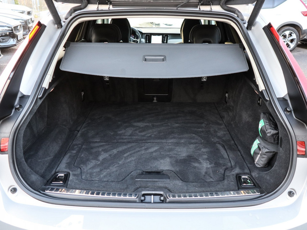 Volvo V90 T6 Recharge AWD - Kombi - Silber - Gebrauchtwagen - Bild 11