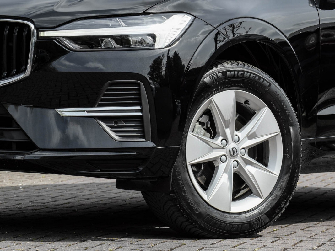 Volvo XC60 B4 - SUV/Off-road - Schwarz - Gebrauchtwagen - Bild 5