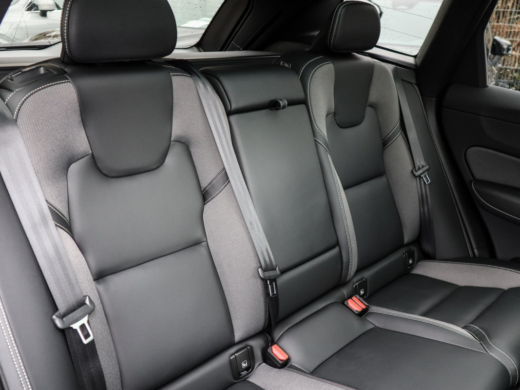 Volvo XC60 T6 - SUV/Off-road - Weiss - Gebrauchtwagen - Bild 4