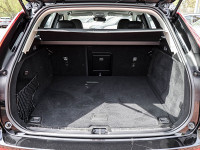 Volvo XC60 B4 - SUV/Off-road - Schwarz - Gebrauchtwagen - Bild 11