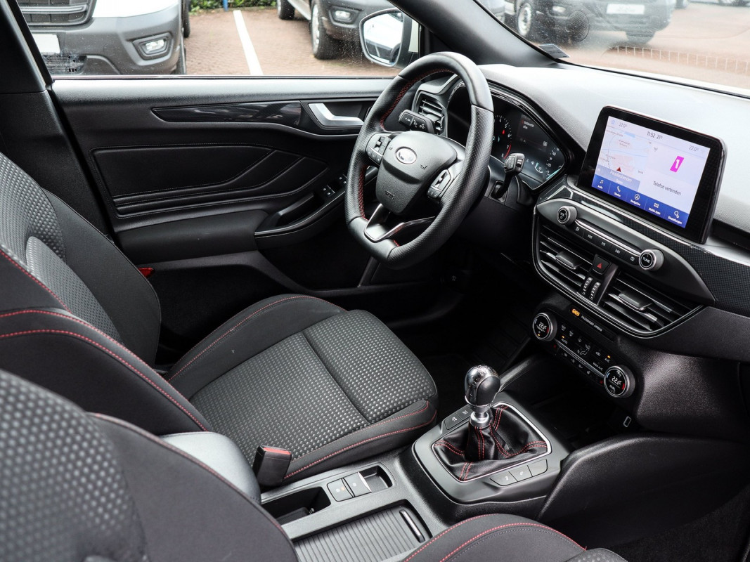 Ford Focus Turnier ST-Line MHEV LED, E-Heckklappe, Winter P. - Kombi - Weiss - Gebrauchtwagen - Bild 3