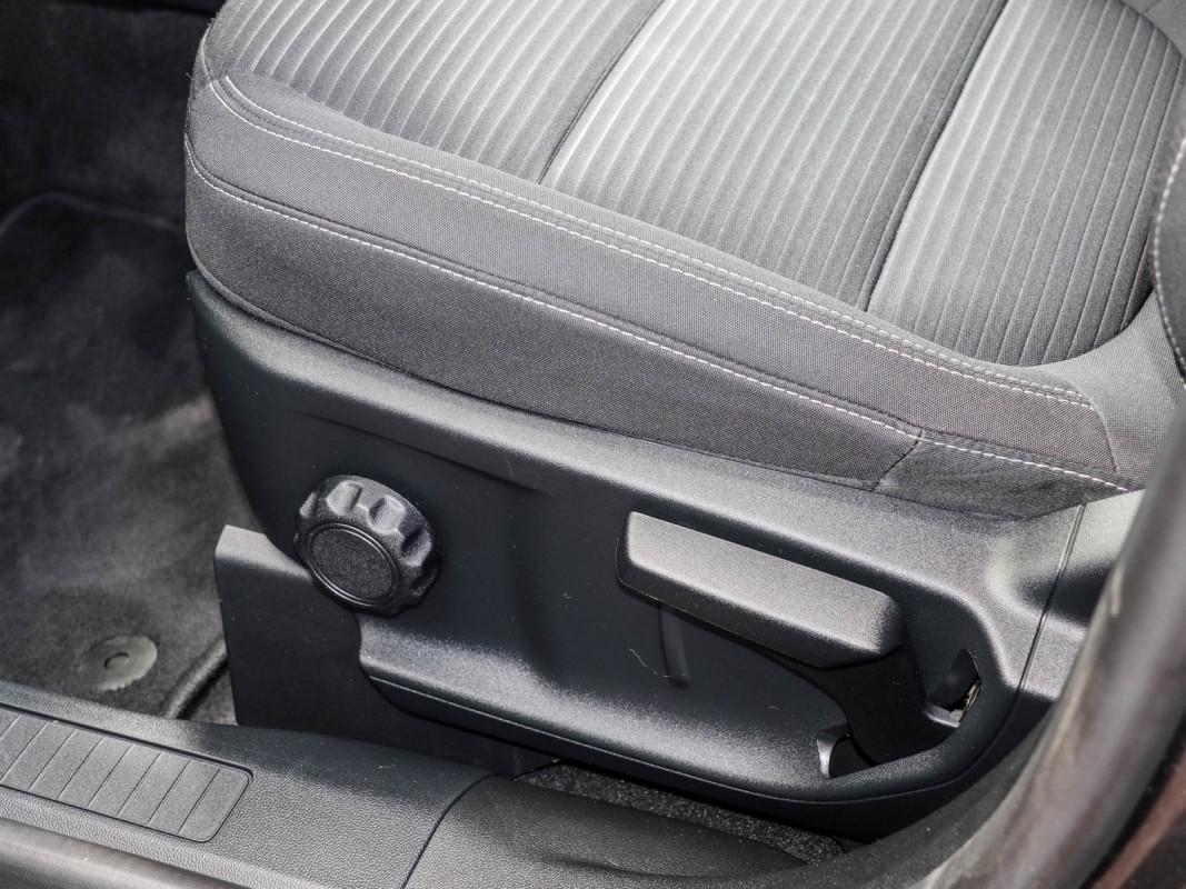 Ford Kuga Plug-In Hybrid Titanium, AHK Allwetter, Winter P. - SUV/Off-road - Grau - Gebrauchtwagen - Bild 14