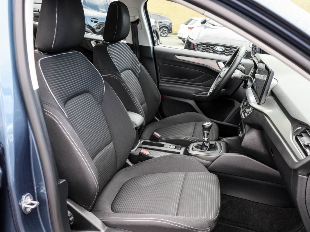 Ford Focus Turnier Titanium LED Matrix, Kamera, PDC vo. & hi. - Kombi - Blau - Gebrauchtwagen - Bild 6