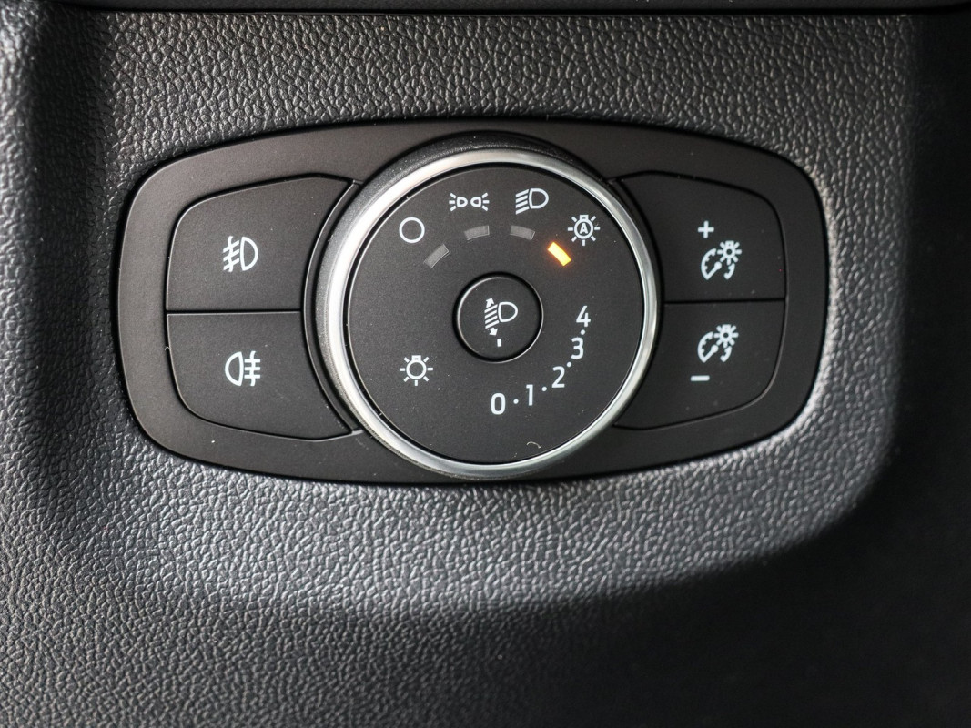 Ford Tourneo Courier Titanium - Van/Minibus - Silber - Gebrauchtwagen - Bild 13