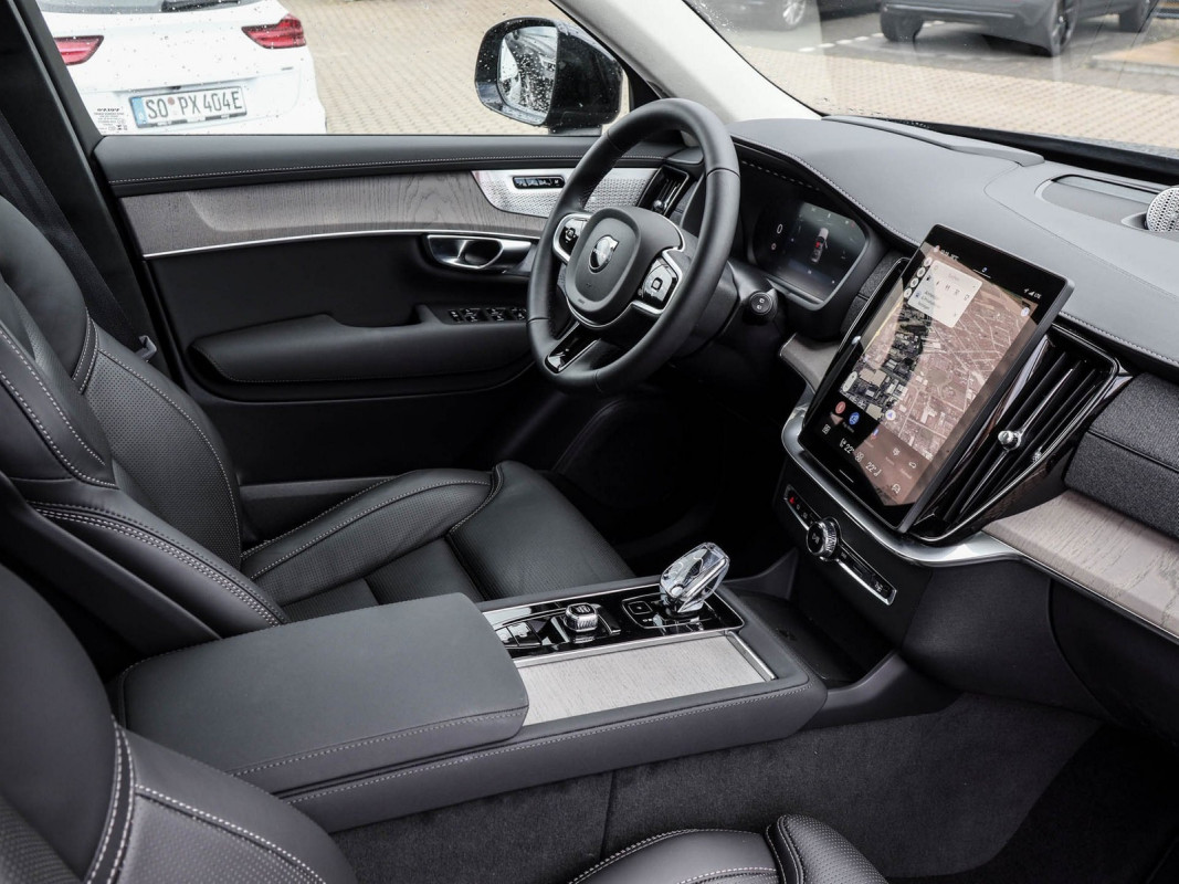 Volvo XC90 T8 Recharge Plug-In Hybrid AWD - SUV/Off-road - Schwarz - Gebrauchtwagen - Bild 3
