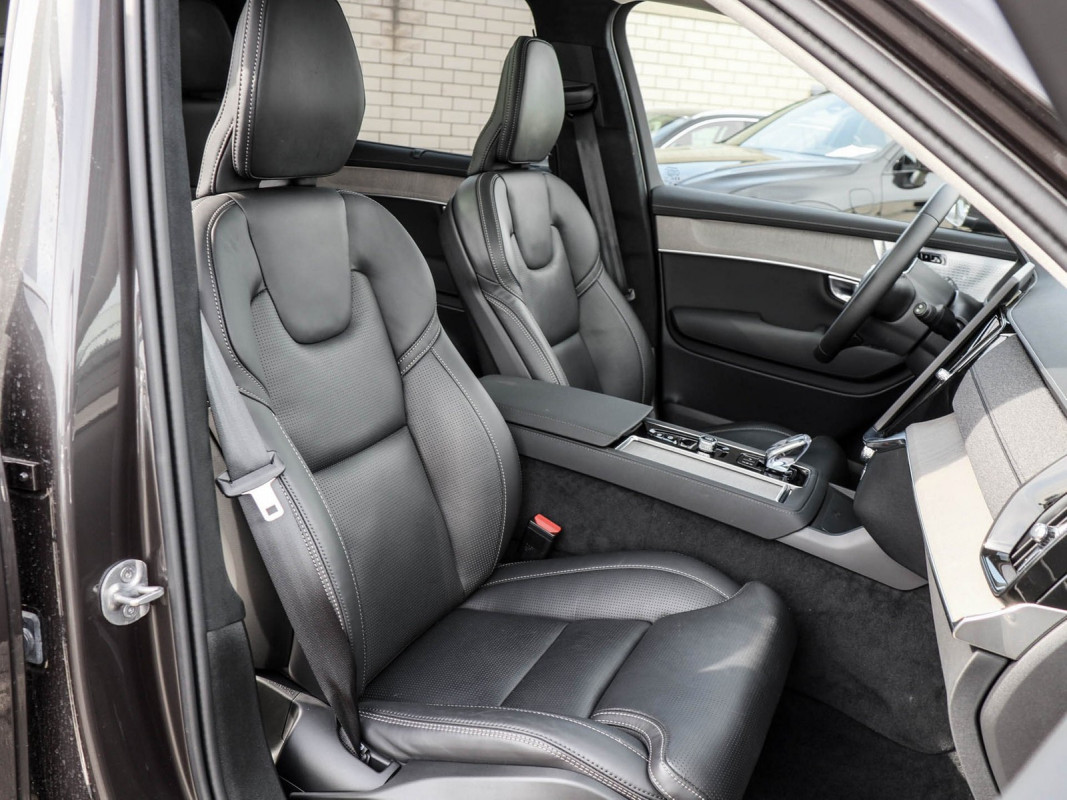 Volvo XC90 T8 Plug-In Hybrid AWD - SUV/Off-road - Grau - Gebrauchtwagen - Bild 4