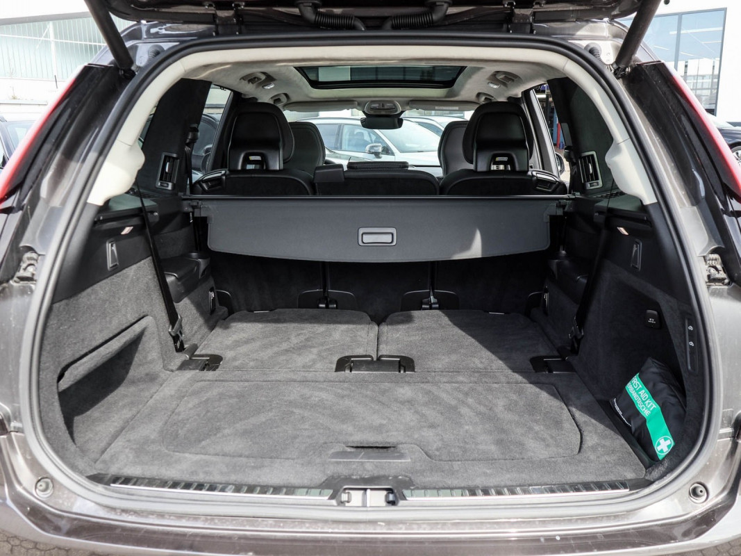 Volvo XC90 T8 Plug-In Hybrid AWD - SUV/Off-road - Grau - Gebrauchtwagen - Bild 10