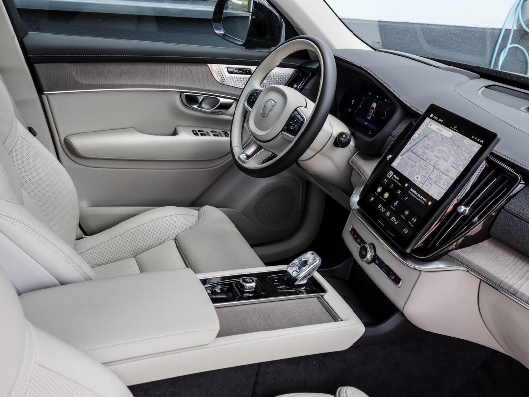 Volvo XC90 T8 Recharge Plug-In Hybrid AWD - SUV/Off-road - Schwarz - Gebrauchtwagen - Bild 3