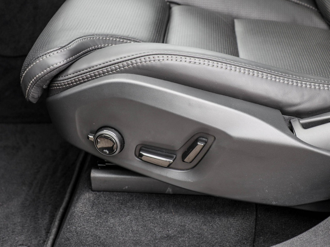 Volvo XC90 T8 Recharge Plug-In Hybrid AWD - SUV/Off-road - Schwarz - Gebrauchtwagen - Bild 13