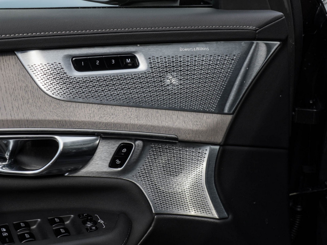 Volvo XC90 T8 Plug-In Hybrid AWD - SUV/Off-road - Grau - Gebrauchtwagen - Bild 14