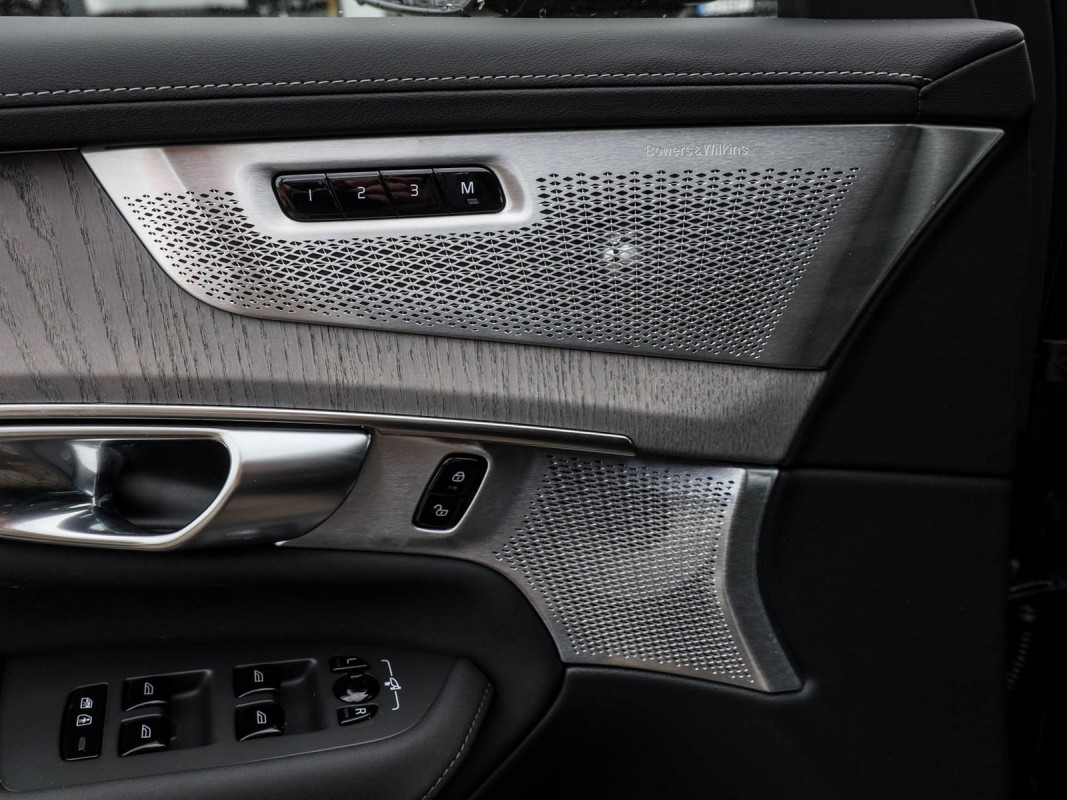 Volvo XC90 T8 Recharge Plug-In Hybrid AWD - SUV/Off-road - Schwarz - Gebrauchtwagen - Bild 14