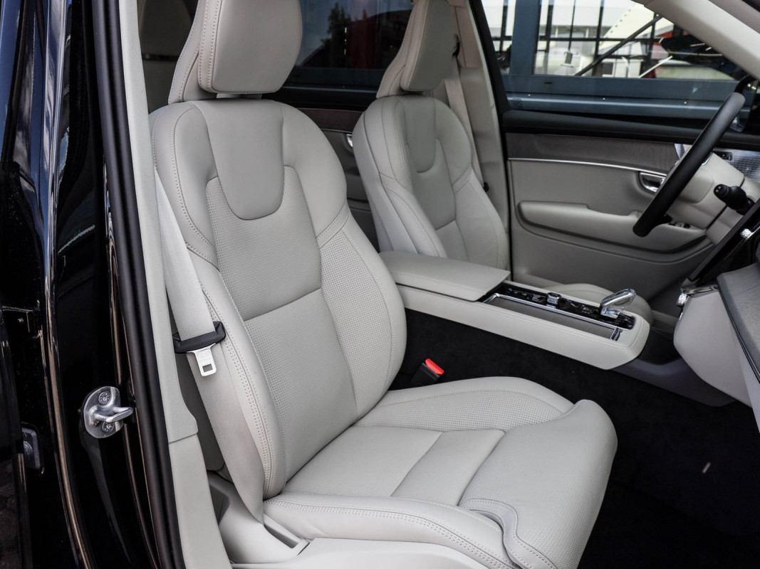 Volvo XC90 T8 Recharge Plug-In Hybrid AWD - SUV/Off-road - Schwarz - Gebrauchtwagen - Bild 6
