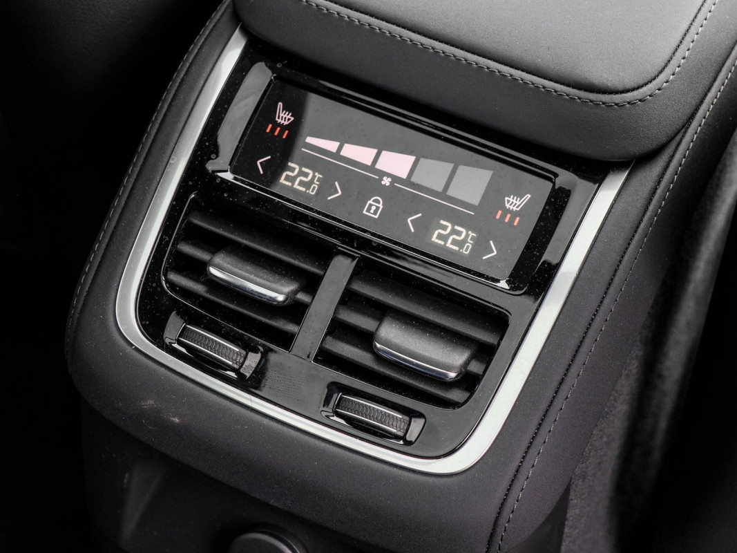Volvo XC90 T8 Recharge Plug-In Hybrid AWD - SUV/Off-road - Schwarz - Gebrauchtwagen - Bild 15