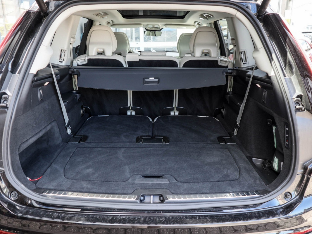 Volvo XC90 T8 Recharge Plug-In Hybrid AWD - SUV/Off-road - Schwarz - Gebrauchtwagen - Bild 10