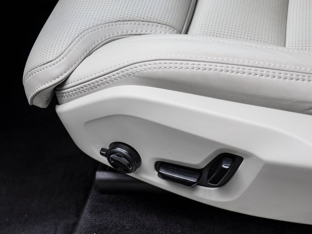 Volvo XC90 T8 Recharge Plug-In Hybrid AWD - SUV/Off-road - Schwarz - Gebrauchtwagen - Bild 13