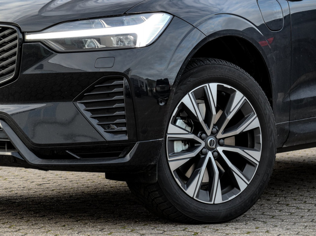 Volvo XC60 T6 Plug-In Hybrid AWD - SUV/Off-road - Schwarz - Gebrauchtwagen - Bild 5