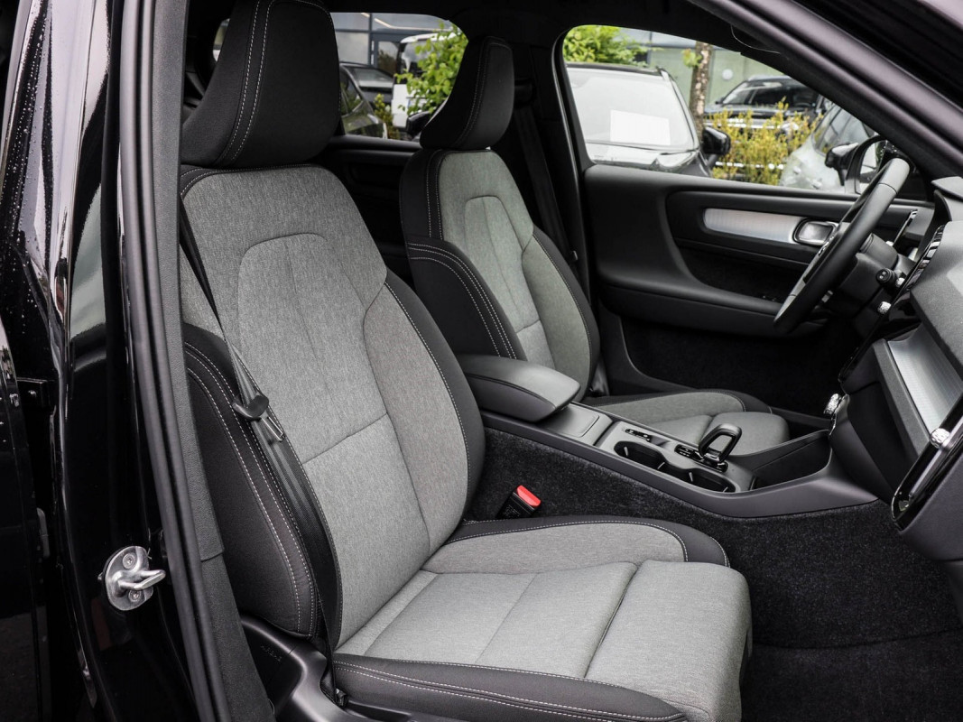 Volvo XC40 B3 - SUV/Off-road - Schwarz - Gebrauchtwagen - Bild 6