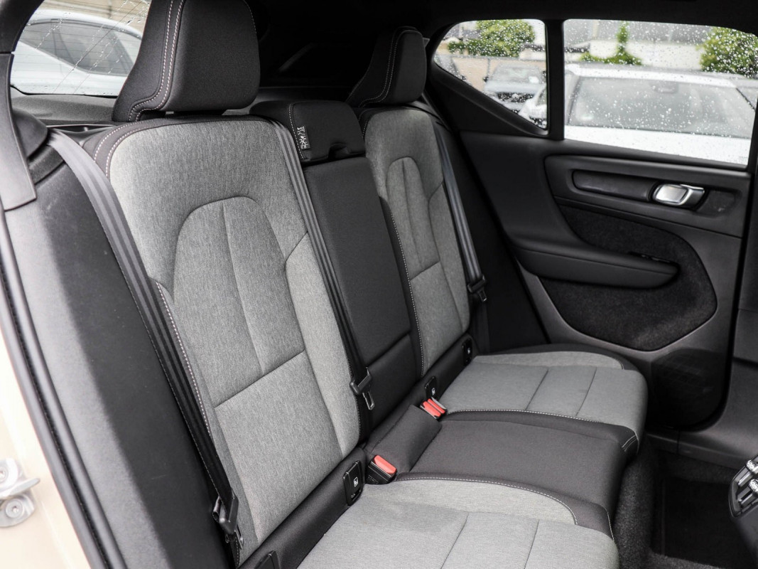 Volvo XC40 B3 - SUV/Off-road - Gelb - Gebrauchtwagen - Bild 4
