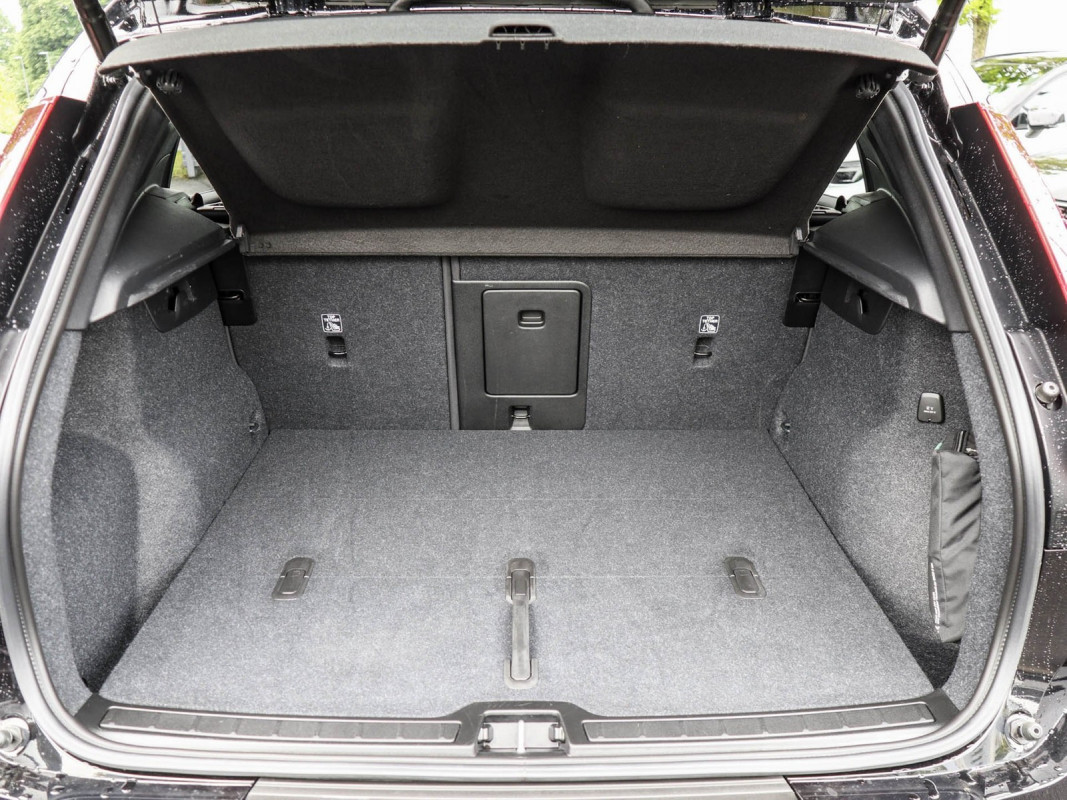 Volvo XC40 B3 - SUV/Off-road - Schwarz - Gebrauchtwagen - Bild 11