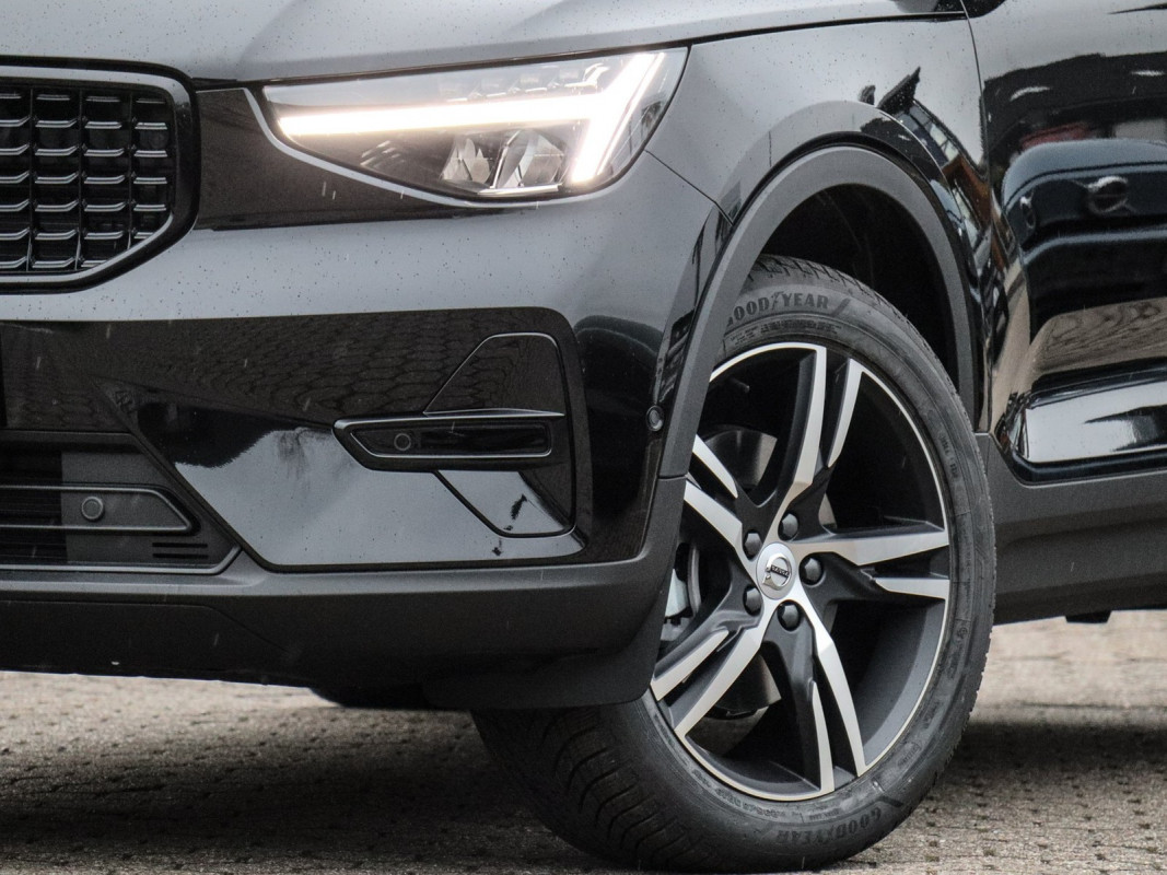 Volvo XC40 B3 - SUV/Off-road - Schwarz - Gebrauchtwagen - Bild 5