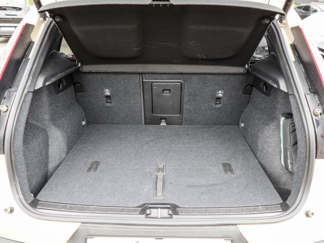 Volvo XC40 B3 - SUV/Off-road - Gelb - Gebrauchtwagen - Bild 11