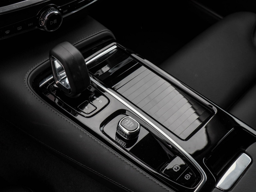 Volvo V60 T6 Recharge Plug-In Hybrid AWD - Kombi - Schwarz - Gebrauchtwagen - Bild 10