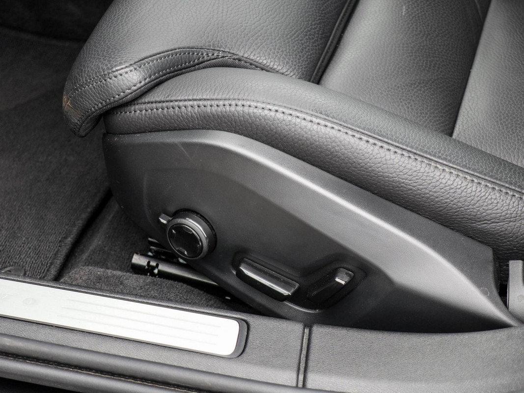 Volvo V60 T6 Recharge Plug-In Hybrid AWD - Kombi - Schwarz - Gebrauchtwagen - Bild 13