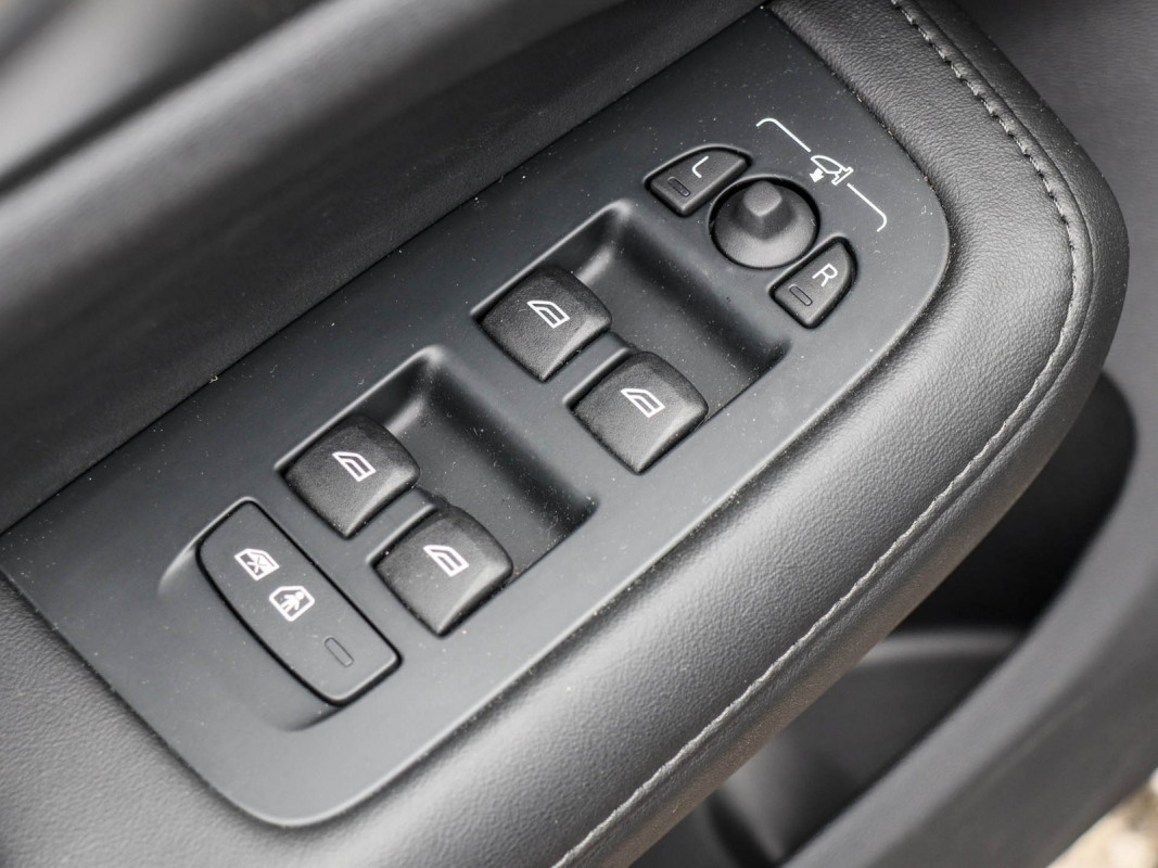 Volvo V60 T6 Recharge Plug-In Hybrid AWD - Kombi - Schwarz - Gebrauchtwagen - Bild 14