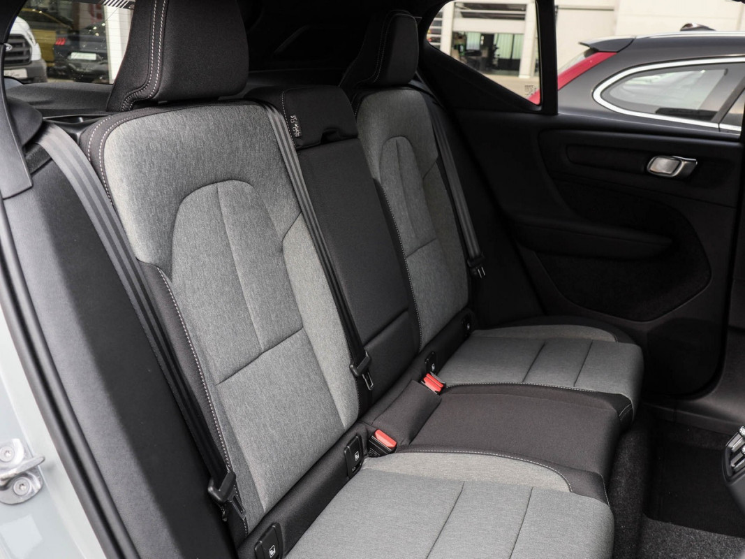 Volvo XC40 B3 (B) - SUV/Off-road - Grau - Gebrauchtwagen - Bild 4