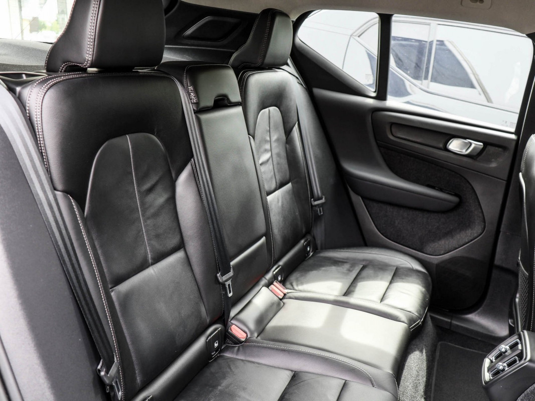 Volvo XC40 B3 (B) - SUV/Off-road - Grau - Gebrauchtwagen - Bild 4