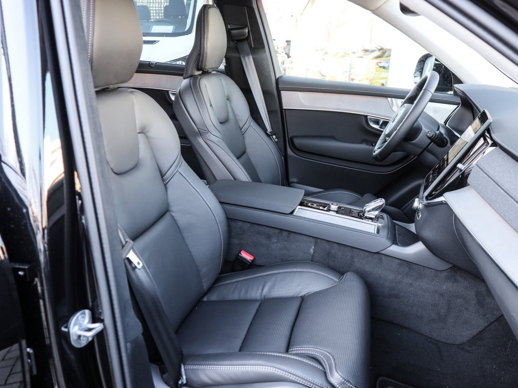 Volvo XC90 T8 AWD Reskin - SUV/Off-road - Schwarz - Gebrauchtwagen - Bild 6
