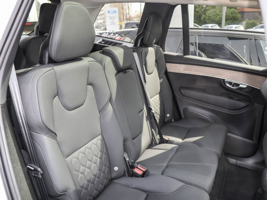 Volvo XC90 T8 AWD Reskin - SUV/Off-road - Weiss - Gebrauchtwagen - Bild 4