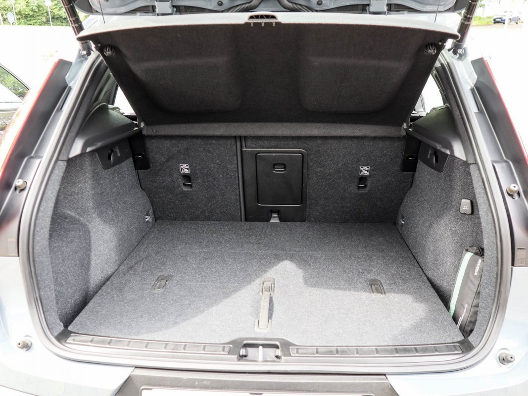 Volvo XC40 B3 (B) - SUV/Off-road - Grau - Gebrauchtwagen - Bild 11