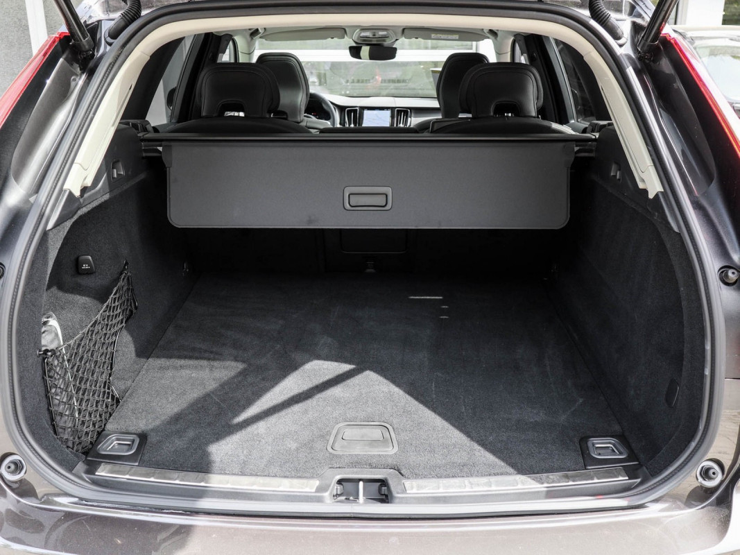 Volvo XC60 B5 (B) AWD - SUV/Off-road - Grau - Gebrauchtwagen - Bild 10