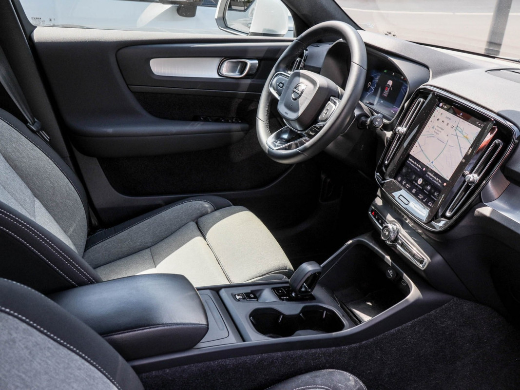 Volvo XC40 B3 (B) - SUV/Off-road - Weiss - Gebrauchtwagen - Bild 3