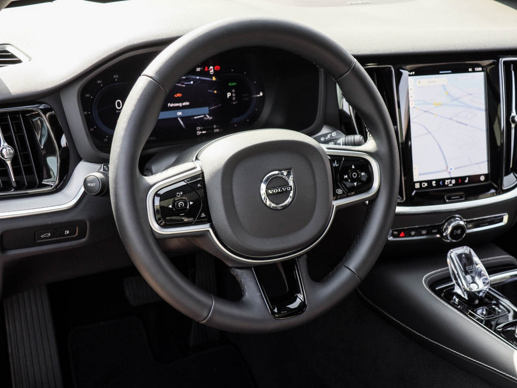Volvo V60 T6 Recharge AWD - Kombi - Schwarz - Gebrauchtwagen - Bild 9