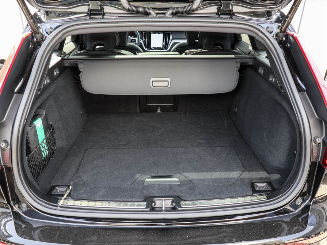 Volvo V60 T6 Recharge AWD - Kombi - Schwarz - Gebrauchtwagen - Bild 10