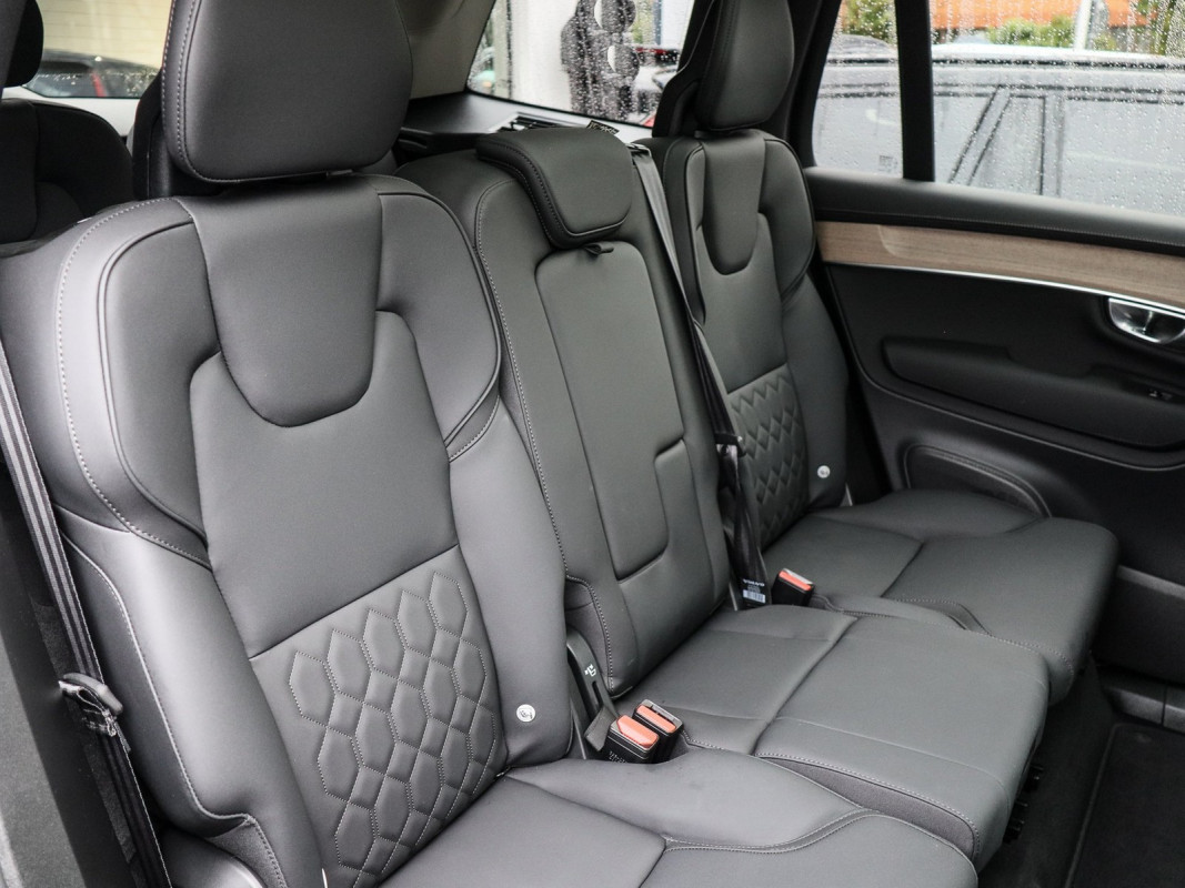 Volvo XC90 T8 AWD Reskin - SUV/Off-road - Weiss - Gebrauchtwagen - Bild 4