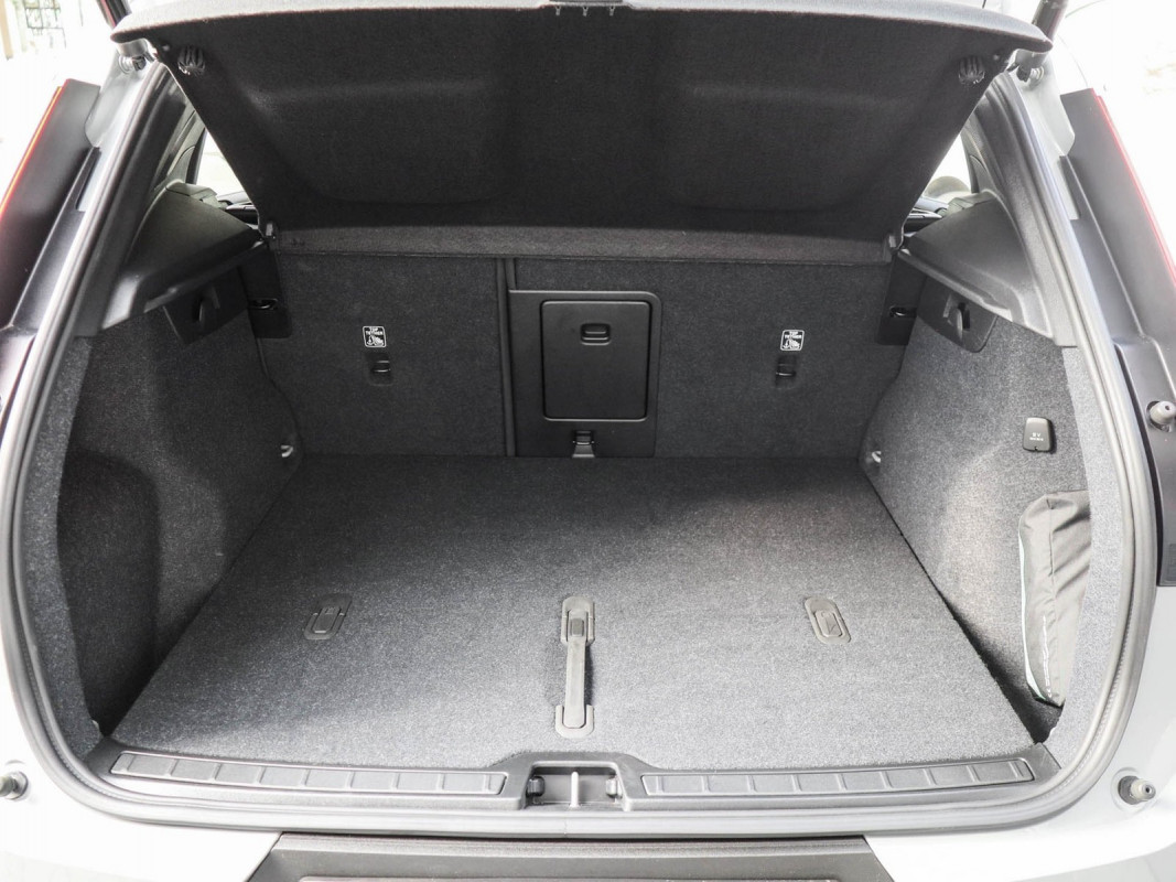 Volvo XC40 B3 (B) - SUV/Off-road - Grau - Gebrauchtwagen - Bild 11