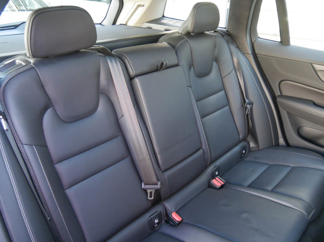 Volvo V60 CC - Kombi - Schwarz - Gebrauchtwagen - Bild 4