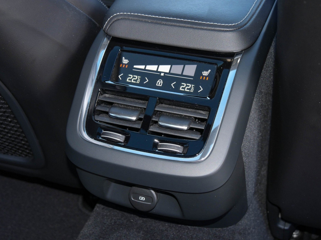 Volvo V60 CC - Kombi - Schwarz - Gebrauchtwagen - Bild 13