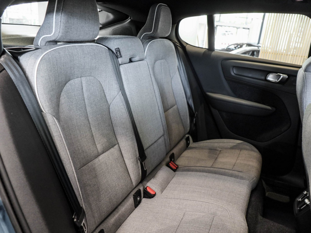 Volvo C40 Pure - SUV/Off-road - Blau - Gebrauchtwagen - Bild 4