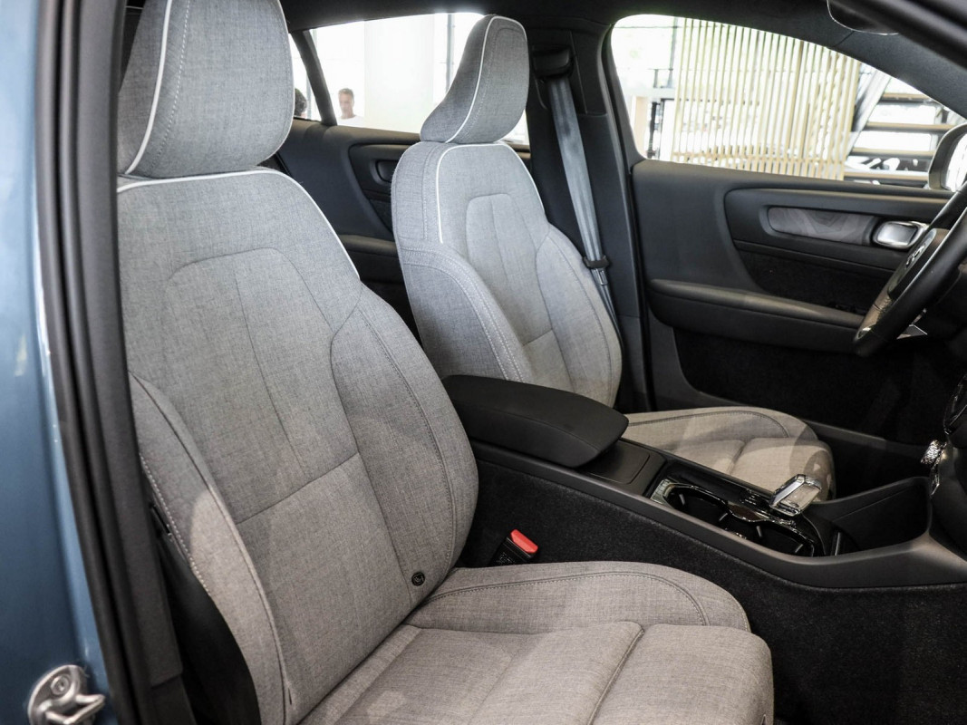 Volvo C40 Pure - SUV/Off-road - Blau - Gebrauchtwagen - Bild 6