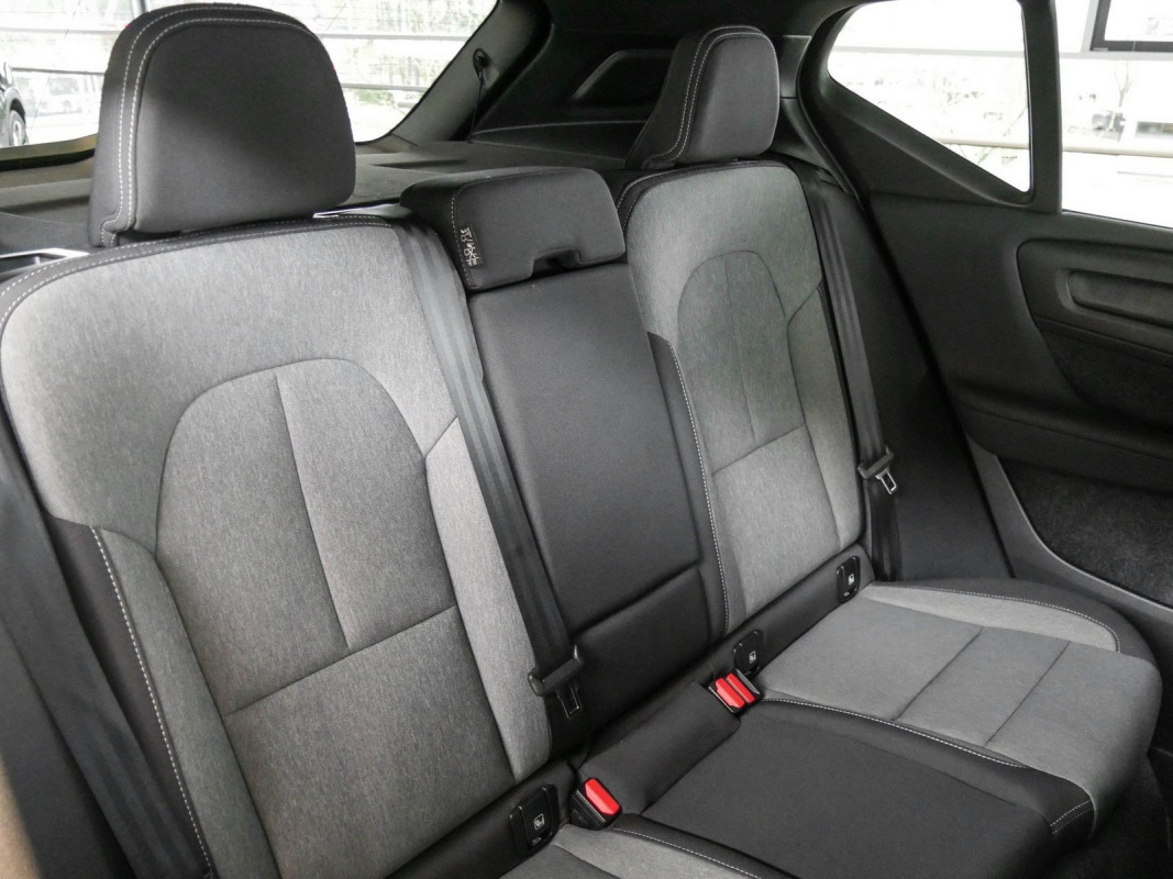 Volvo XC40 - SUV/Off-road - Silber - Gebrauchtwagen - Bild 4