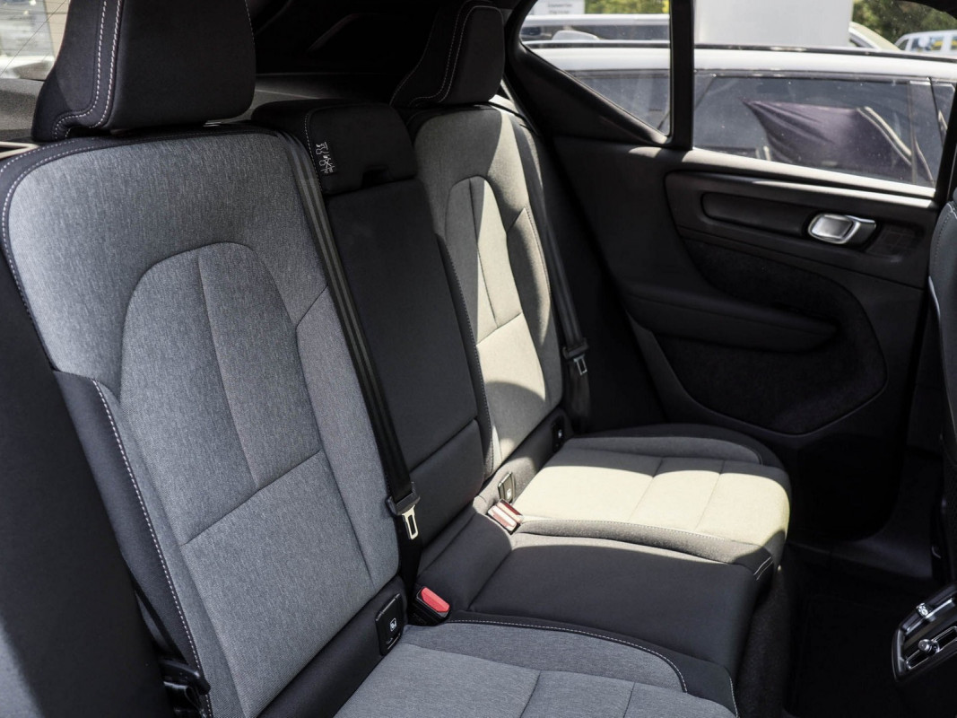 Volvo XC40 B3 - SUV/Off-road - Schwarz - Gebrauchtwagen - Bild 4