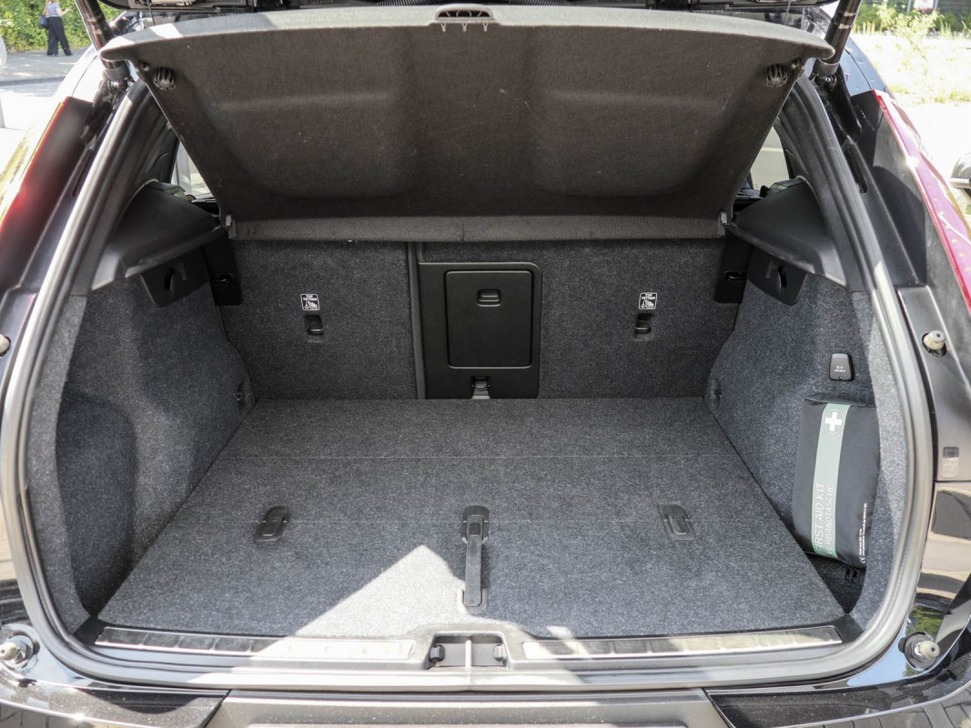 Volvo XC40 B3 - SUV/Off-road - Schwarz - Gebrauchtwagen - Bild 11