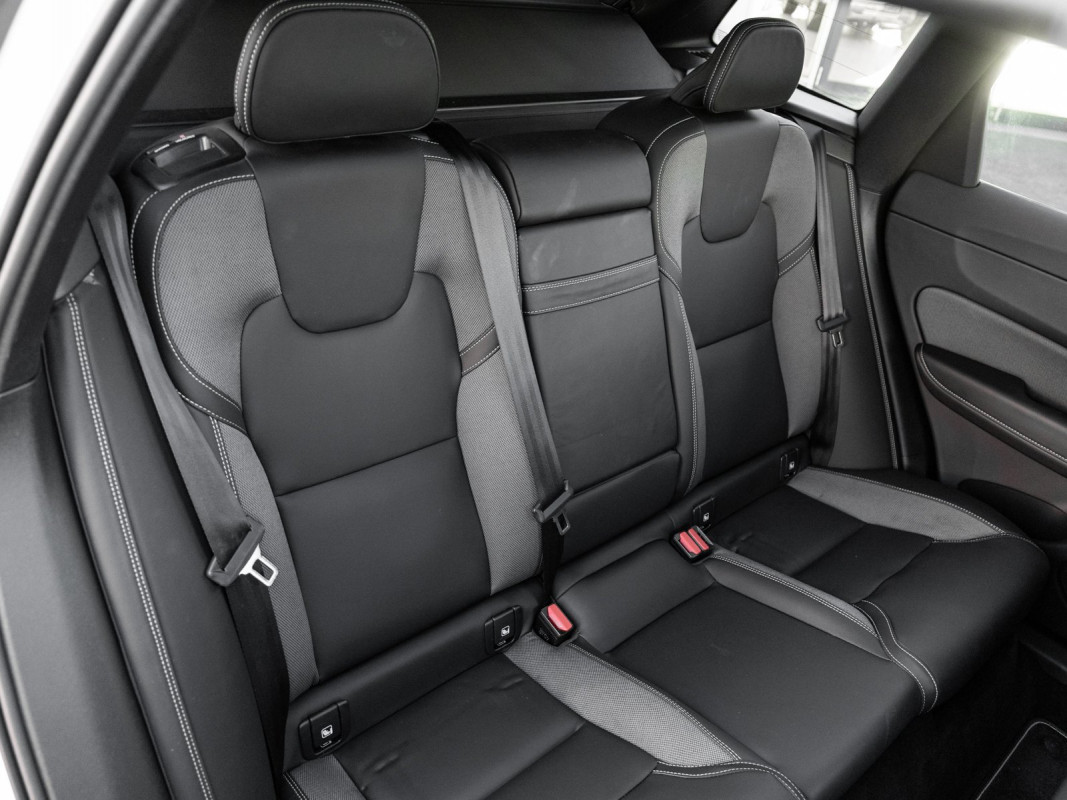 Volvo XC60 - SUV/Off-road - Weiss - Gebrauchtwagen - Bild 4